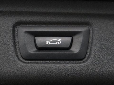 BMW 3-serie 320i Executive Edition | Sport Line | Trekhaak | Harman/Kardon | Sfeerverlichting | Carplay | Half leder | Live Cockpit | Parkeerhulp | Navigatie | Climate control | Full LED | Bluetooth | Cruise control
