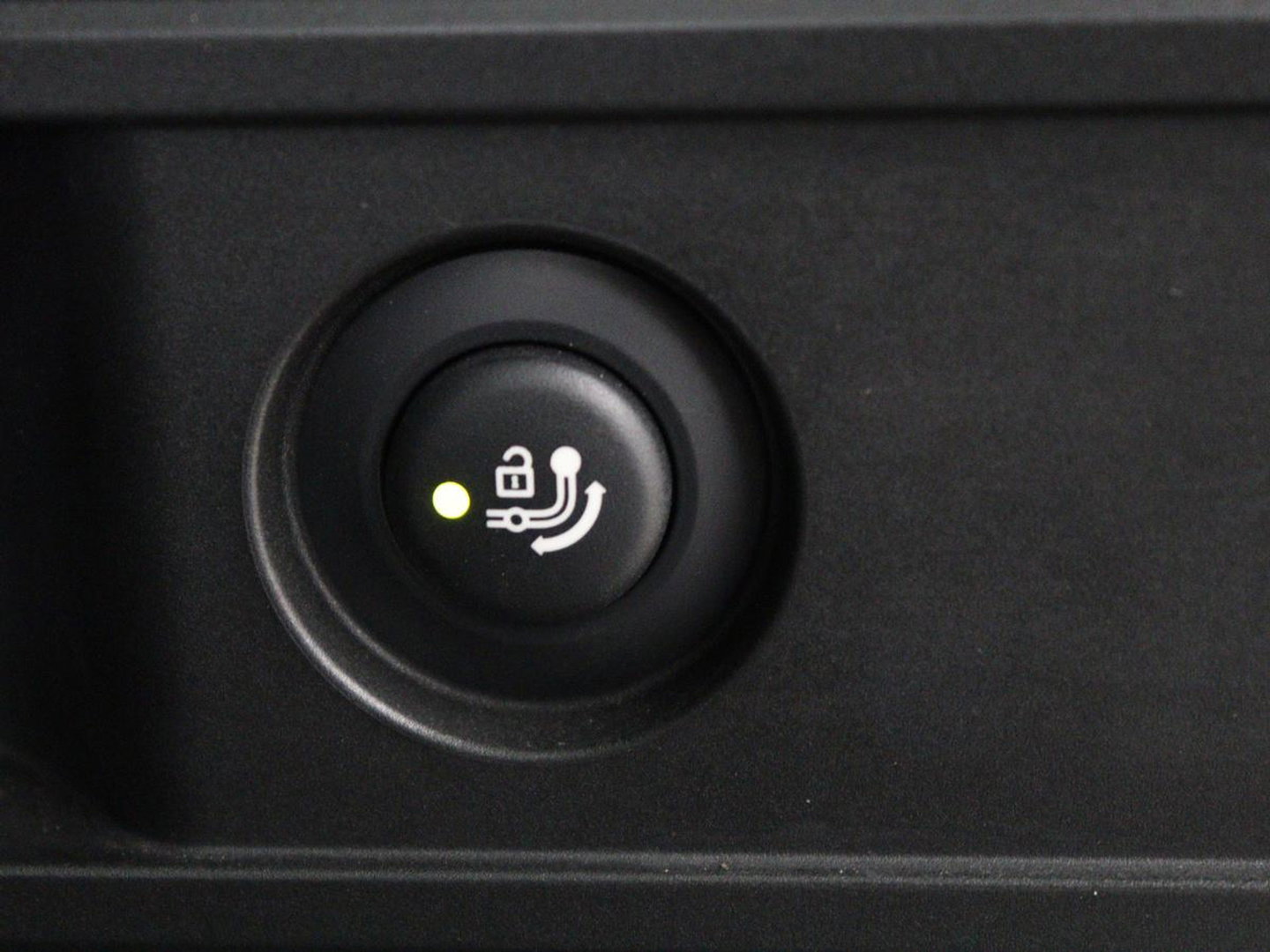BMW 3-serie 320i Executive Edition | Sport Line | Trekhaak | Harman/Kardon | Sfeerverlichting | Carplay | Half leder | Live Cockpit | Parkeerhulp | Navigatie | Climate control | Full LED | Bluetooth | Cruise control