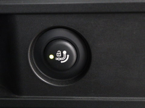 BMW 3-serie 320i Executive Edition | Sport Line | Trekhaak | Harman/Kardon | Sfeerverlichting | Carplay | Half leder | Live Cockpit | Parkeerhulp | Navigatie | Climate control | Full LED | Bluetooth | Cruise control