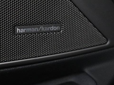 BMW 3-serie 320i Executive Edition | Sport Line | Trekhaak | Harman/Kardon | Sfeerverlichting | Carplay | Half leder | Live Cockpit | Parkeerhulp | Navigatie | Climate control | Full LED | Bluetooth | Cruise control