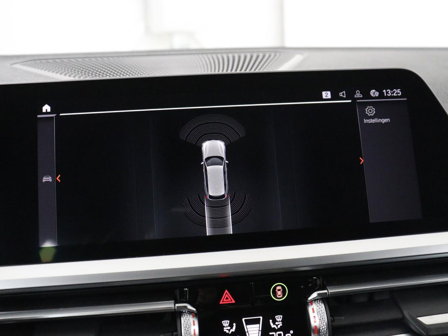 BMW 3-serie 320i Executive Edition | Sport Line | Trekhaak | Harman/Kardon | Sfeerverlichting | Carplay | Half leder | Live Cockpit | Parkeerhulp | Navigatie | Climate control | Full LED | Bluetooth | Cruise control