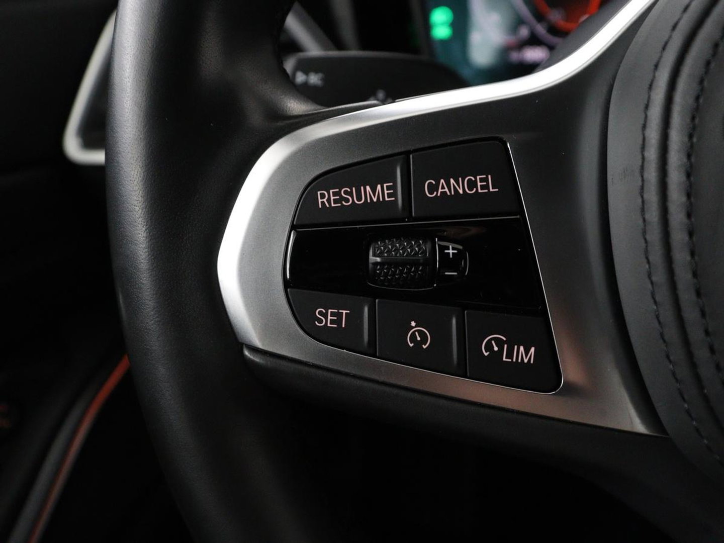 BMW 3-serie 320i Executive Edition | Sport Line | Trekhaak | Harman/Kardon | Sfeerverlichting | Carplay | Half leder | Live Cockpit | Parkeerhulp | Navigatie | Climate control | Full LED | Bluetooth | Cruise control