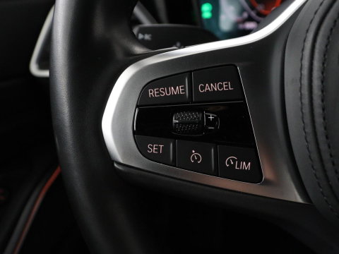 BMW 3-serie 320i Executive Edition | Sport Line | Trekhaak | Harman/Kardon | Sfeerverlichting | Carplay | Half leder | Live Cockpit | Parkeerhulp | Navigatie | Climate control | Full LED | Bluetooth | Cruise control