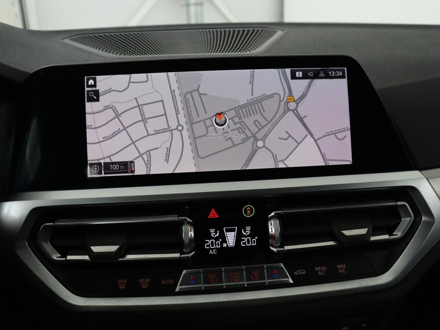 BMW 3-serie 320i Executive Edition | Sport Line | Trekhaak | Harman/Kardon | Sfeerverlichting | Carplay | Half leder | Live Cockpit | Parkeerhulp | Navigatie | Climate control | Full LED | Bluetooth | Cruise control