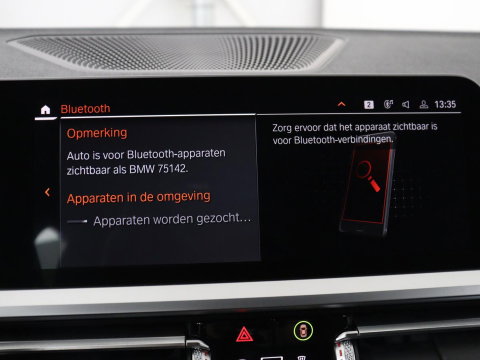 BMW 3-serie 320i Executive Edition | Sport Line | Trekhaak | Harman/Kardon | Sfeerverlichting | Carplay | Half leder | Live Cockpit | Parkeerhulp | Navigatie | Climate control | Full LED | Bluetooth | Cruise control