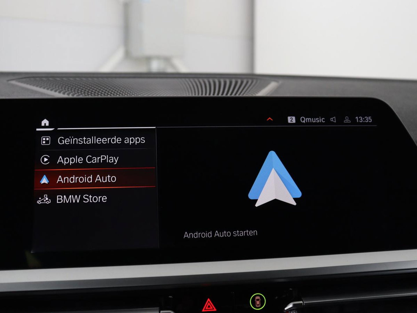 BMW 3-serie 320i Executive Edition | Sport Line | Trekhaak | Harman/Kardon | Sfeerverlichting | Carplay | Half leder | Live Cockpit | Parkeerhulp | Navigatie | Climate control | Full LED | Bluetooth | Cruise control