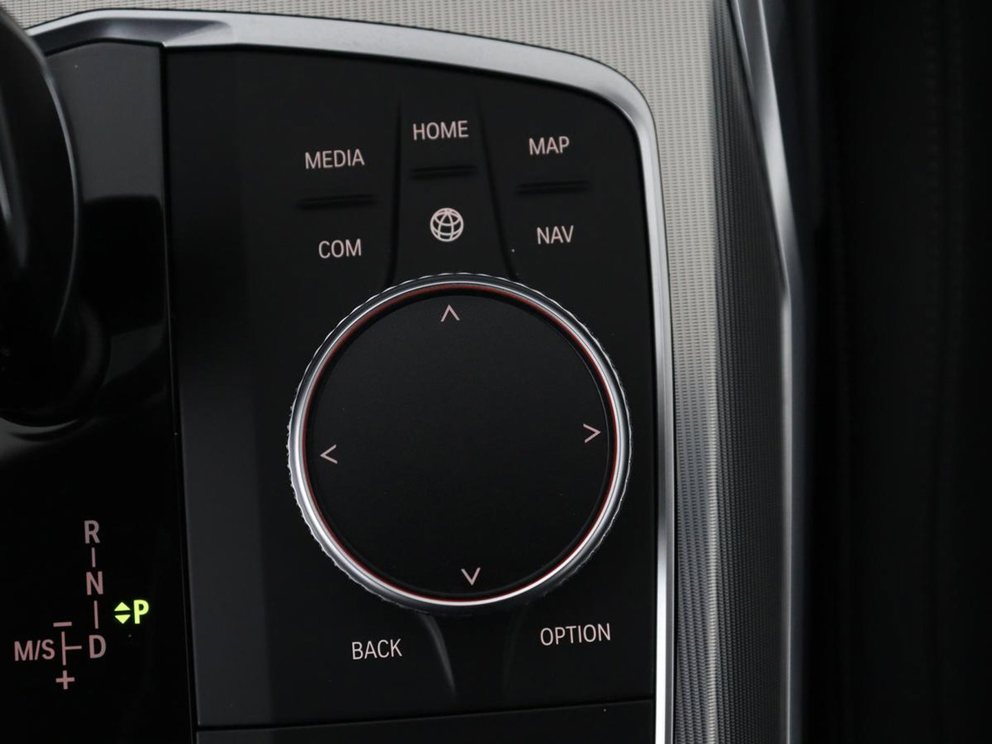 BMW 3-serie 320i Executive Edition | Sport Line | Trekhaak | Harman/Kardon | Sfeerverlichting | Carplay | Half leder | Live Cockpit | Parkeerhulp | Navigatie | Climate control | Full LED | Bluetooth | Cruise control