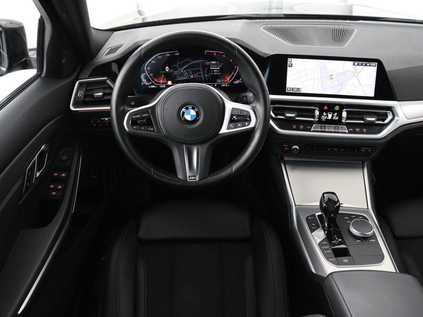BMW 3-serie 320i Executive Edition | Sport Line | Trekhaak | Harman/Kardon | Sfeerverlichting | Carplay | Half leder | Live Cockpit | Parkeerhulp | Navigatie | Climate control | Full LED | Bluetooth | Cruise control