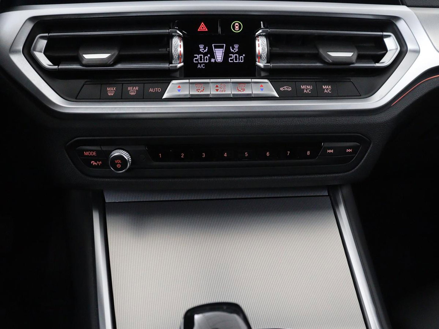BMW 3-serie 320i Executive Edition | Sport Line | Trekhaak | Harman/Kardon | Sfeerverlichting | Carplay | Half leder | Live Cockpit | Parkeerhulp | Navigatie | Climate control | Full LED | Bluetooth | Cruise control