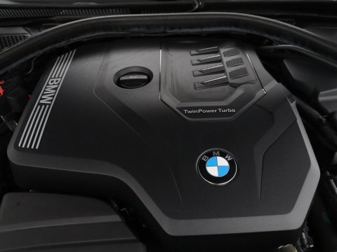 BMW 3-serie 320i Executive Edition | Sport Line | Trekhaak | Harman/Kardon | Sfeerverlichting | Carplay | Half leder | Live Cockpit | Parkeerhulp | Navigatie | Climate control | Full LED | Bluetooth | Cruise control