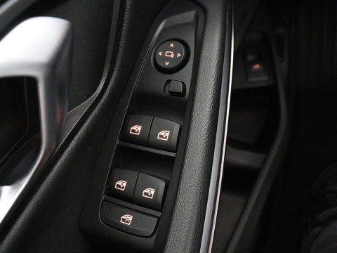 BMW 3-serie 320i Executive Edition | Sport Line | Trekhaak | Harman/Kardon | Sfeerverlichting | Carplay | Half leder | Live Cockpit | Parkeerhulp | Navigatie | Climate control | Full LED | Bluetooth | Cruise control