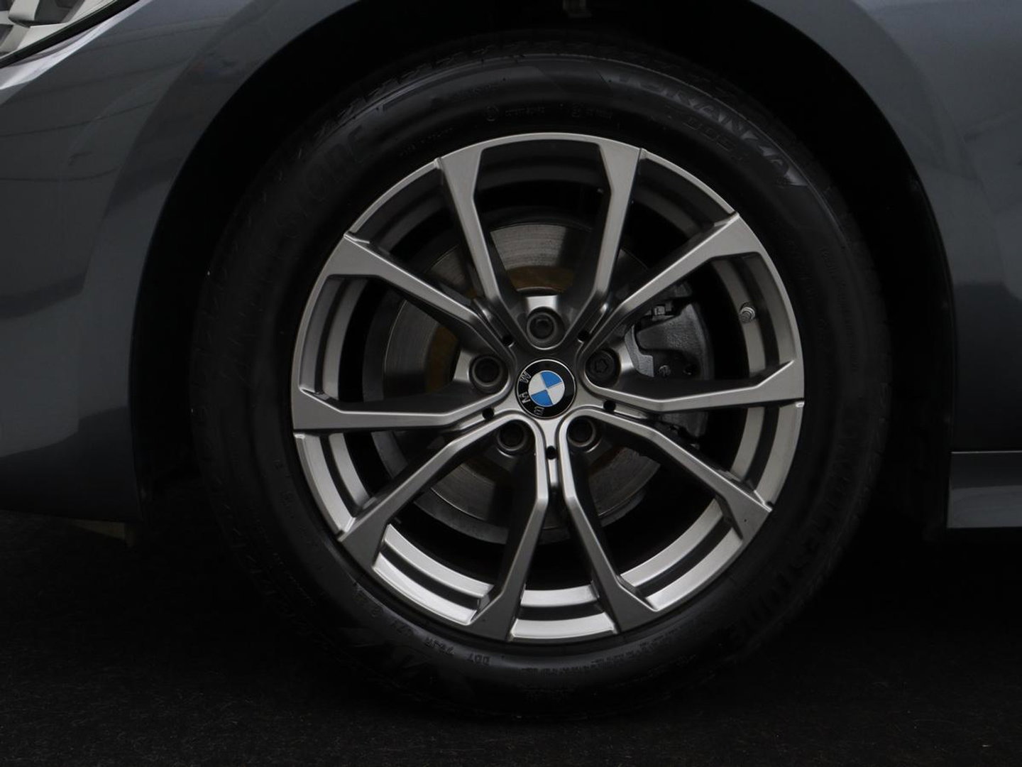BMW 3-serie 320i Executive Edition | Sport Line | Trekhaak | Harman/Kardon | Sfeerverlichting | Carplay | Half leder | Live Cockpit | Parkeerhulp | Navigatie | Climate control | Full LED | Bluetooth | Cruise control