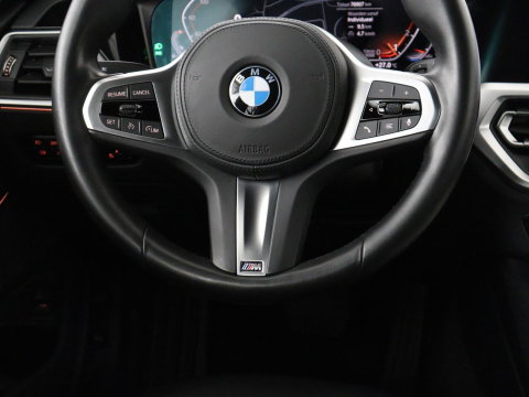 BMW 3-serie 320i Executive Edition | Sport Line | Trekhaak | Harman/Kardon | Sfeerverlichting | Carplay | Half leder | Live Cockpit | Parkeerhulp | Navigatie | Climate control | Full LED | Bluetooth | Cruise control