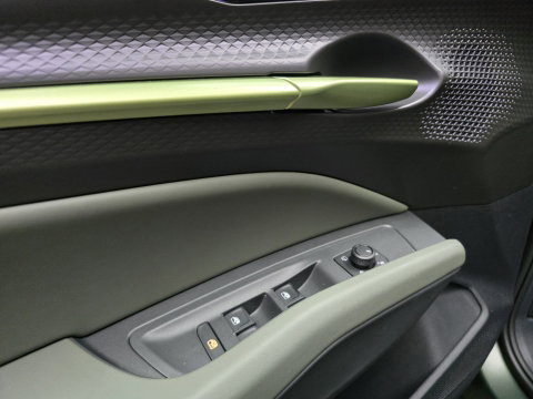 CUPRA Raval VZ Rebel 56 kWh Kuipstoelen Pano DCC E-VAQ 19"LM SOH 100% Direct rijden!