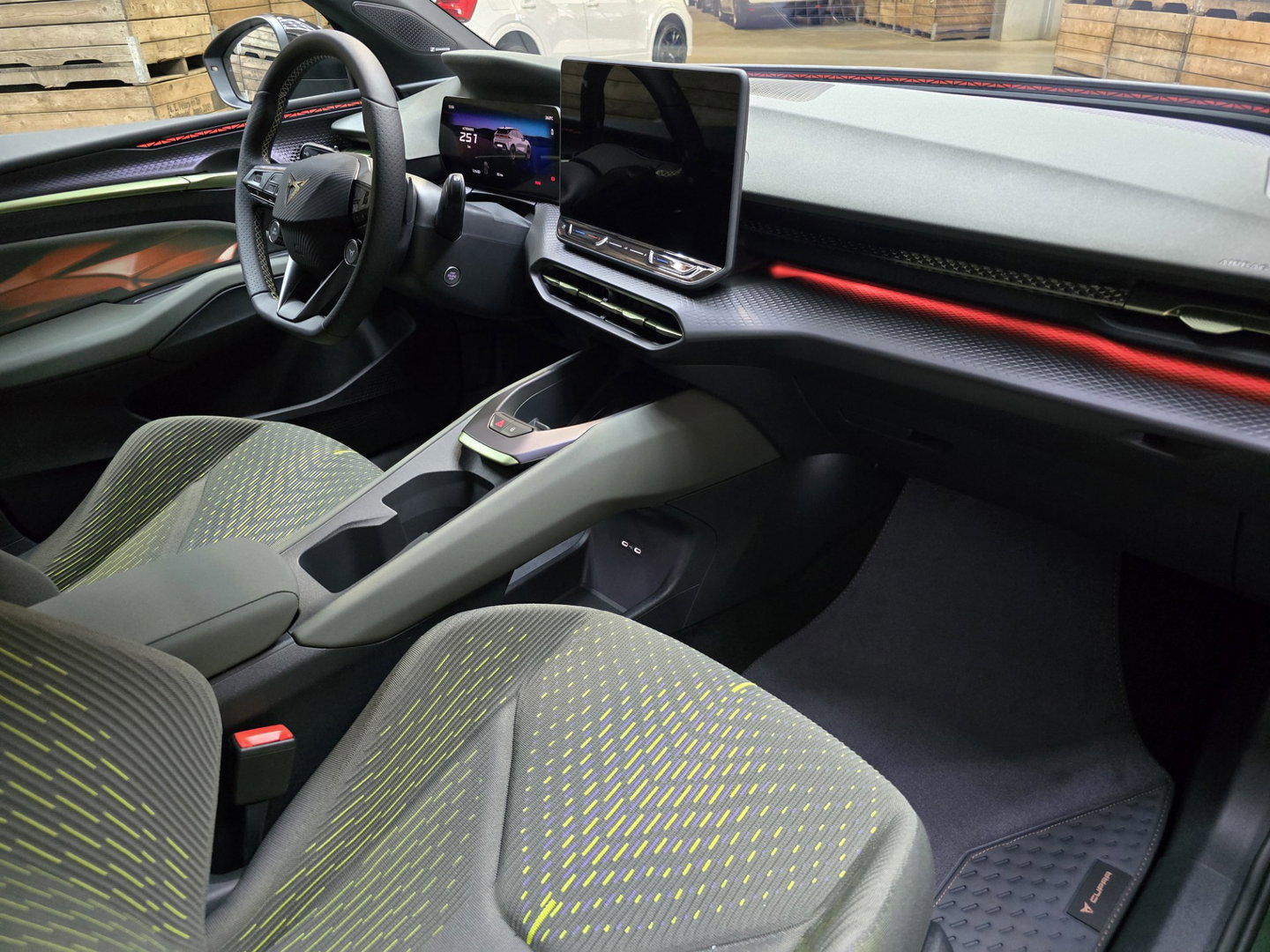CUPRA Raval VZ Rebel 56 kWh Kuipstoelen Pano DCC E-VAQ 19"LM SOH 100% Direct rijden!