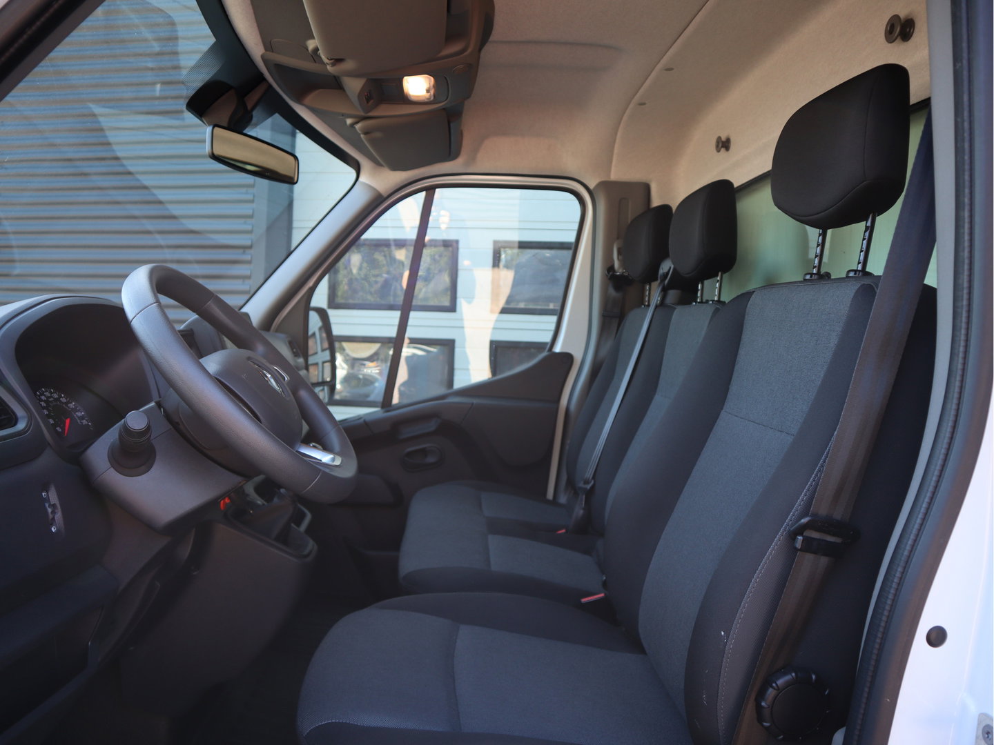 Renault Master T35 2.3 dCi 145 pk Euro 6 - Bakwagen - Laadklep - Camera - Navi