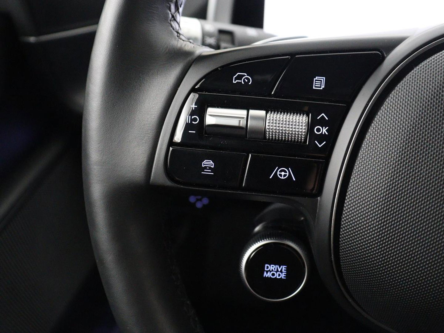 Hyundai IONIQ 6 Connect 77.4 kWh | SOH 94,7% | Warmtepomp | Head-Up | Stoelverwarming | Camera | Carplay | Standkachel | Adaptive cruise | Keyless | Navigatie | Achterbankverwarming | Full LED
