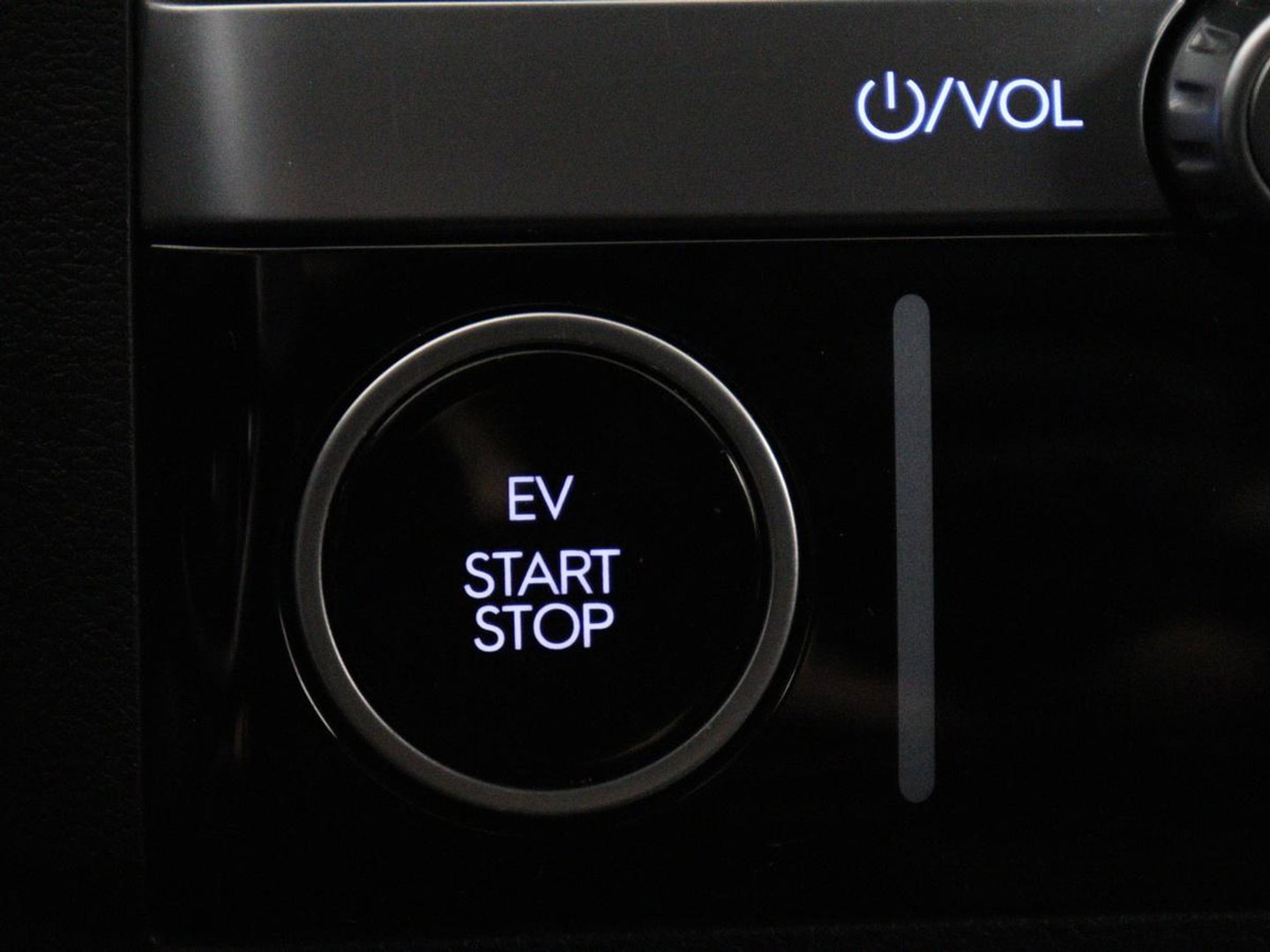 Hyundai IONIQ 6 Connect 77.4 kWh | SOH 94,7% | Warmtepomp | Head-Up | Stoelverwarming | Camera | Carplay | Standkachel | Adaptive cruise | Keyless | Navigatie | Achterbankverwarming | Full LED