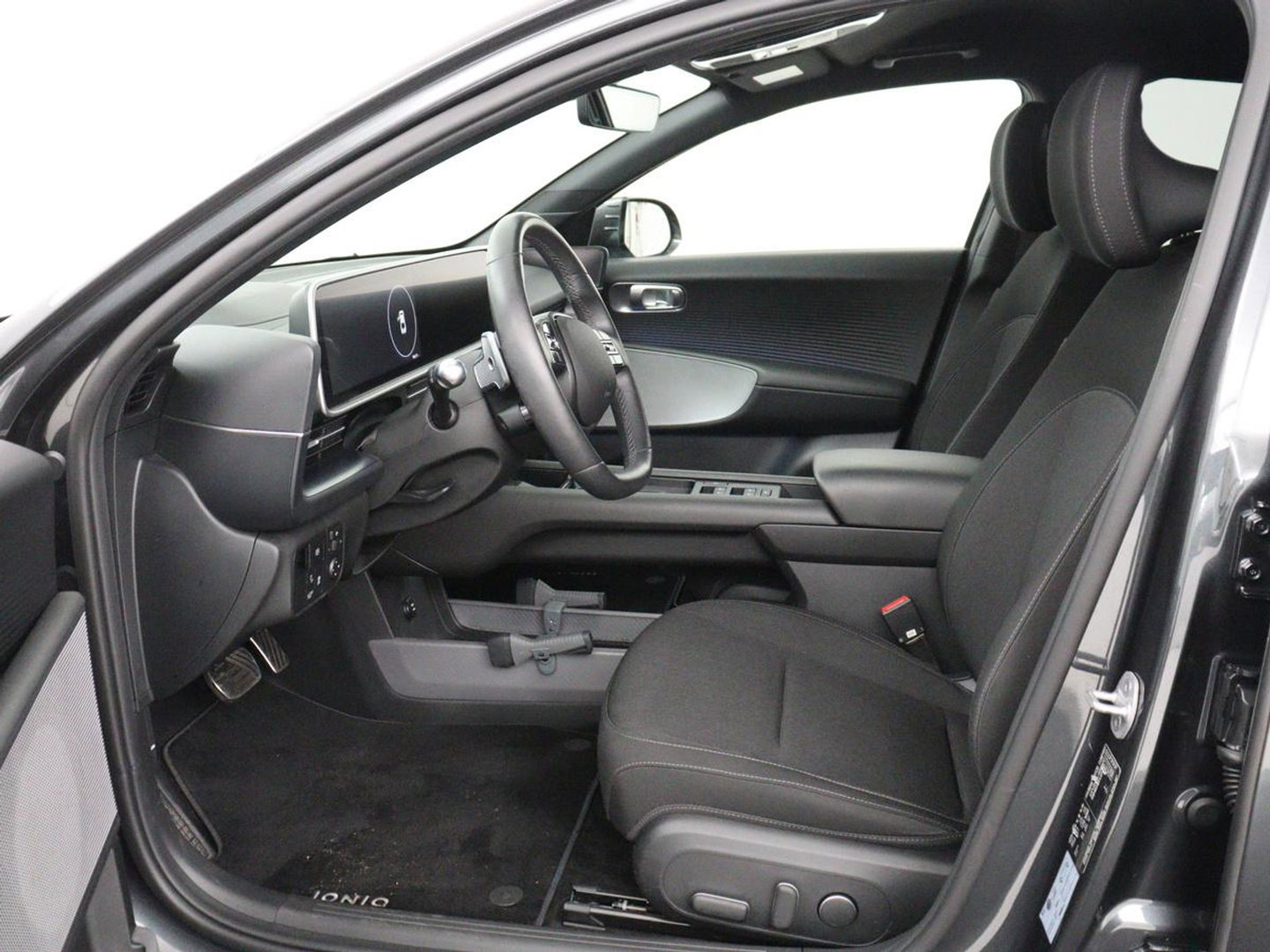 Hyundai IONIQ 6 Connect 77.4 kWh | SOH 94,7% | Warmtepomp | Head-Up | Stoelverwarming | Camera | Carplay | Standkachel | Adaptive cruise | Keyless | Navigatie | Achterbankverwarming | Full LED