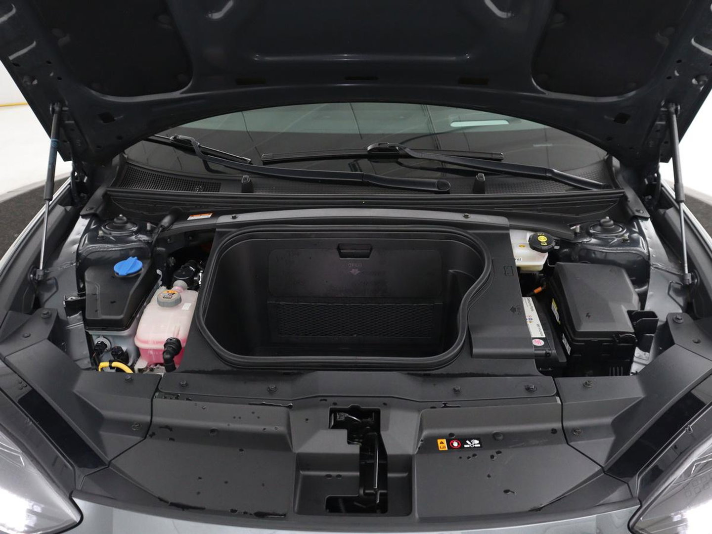 Hyundai IONIQ 6 Connect 77.4 kWh | SOH 94,7% | Warmtepomp | Head-Up | Stoelverwarming | Camera | Carplay | Standkachel | Adaptive cruise | Keyless | Navigatie | Achterbankverwarming | Full LED