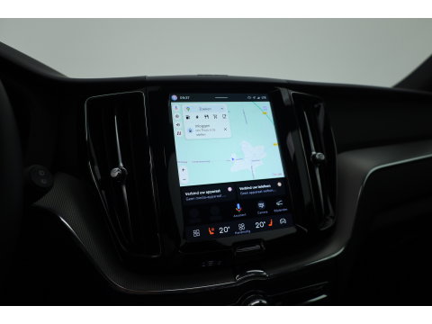 Volvo XC60 2.0 T6 Plug-in hybrid AWD Plus Dark | Prijs rijklaar | Pano | H&K Audio | Trekhaak | Elek. verstelbare sportstoelen| 21" |