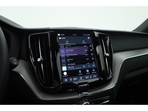 Volvo XC60 2.0 T6 Plug-in hybrid AWD Plus Dark | Prijs rijklaar | Pano | H&K Audio | Trekhaak | Elek. verstelbare sportstoelen| 21" |
