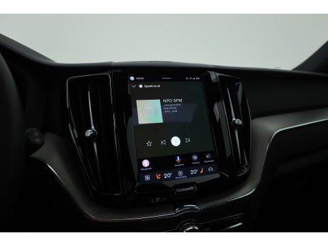 Volvo XC60 2.0 T6 Plug-in hybrid AWD Plus Dark | Prijs rijklaar | Pano | H&K Audio | Trekhaak | Elek. verstelbare sportstoelen| 21" |