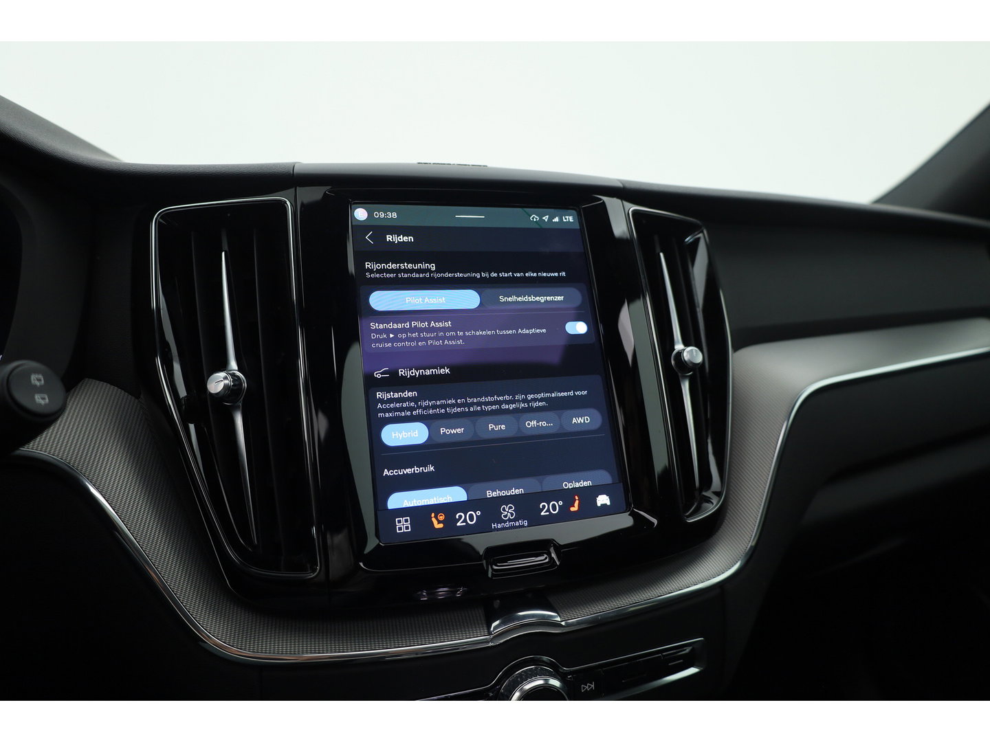 Volvo XC60 2.0 T6 Plug-in hybrid AWD Plus Dark | Prijs rijklaar | Pano | H&K Audio | Trekhaak | Elek. verstelbare sportstoelen| 21" |