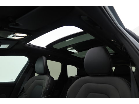 Volvo XC60 2.0 T6 Plug-in hybrid AWD Plus Dark | Prijs rijklaar | Pano | H&K Audio | Trekhaak | Elek. verstelbare sportstoelen| 21" |
