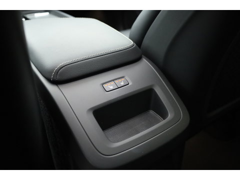 Volvo XC60 2.0 T6 Plug-in hybrid AWD Plus Dark | Prijs rijklaar | Pano | H&K Audio | Trekhaak | Elek. verstelbare sportstoelen| 21" |