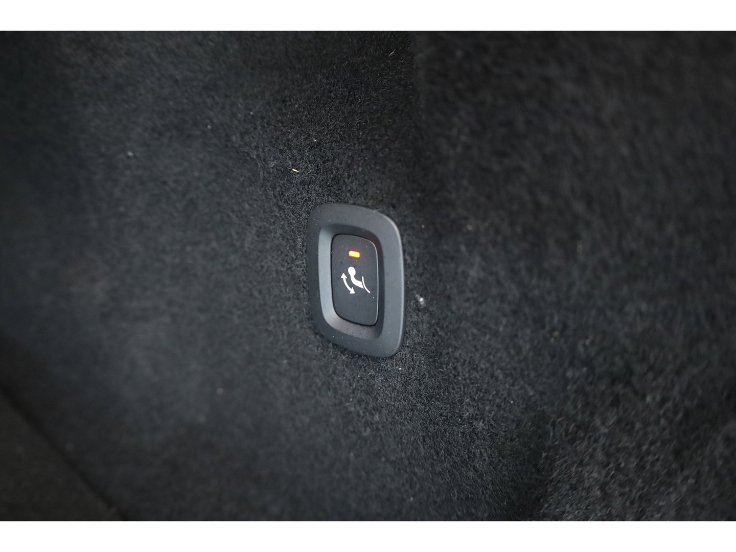 Volvo XC60 2.0 T6 Plug-in hybrid AWD Plus Dark | Prijs rijklaar | Pano | H&K Audio | Trekhaak | Elek. verstelbare sportstoelen| 21" |
