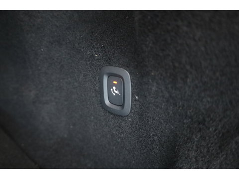 Volvo XC60 2.0 T6 Plug-in hybrid AWD Plus Dark | Prijs rijklaar | Pano | H&K Audio | Trekhaak | Elek. verstelbare sportstoelen| 21" |