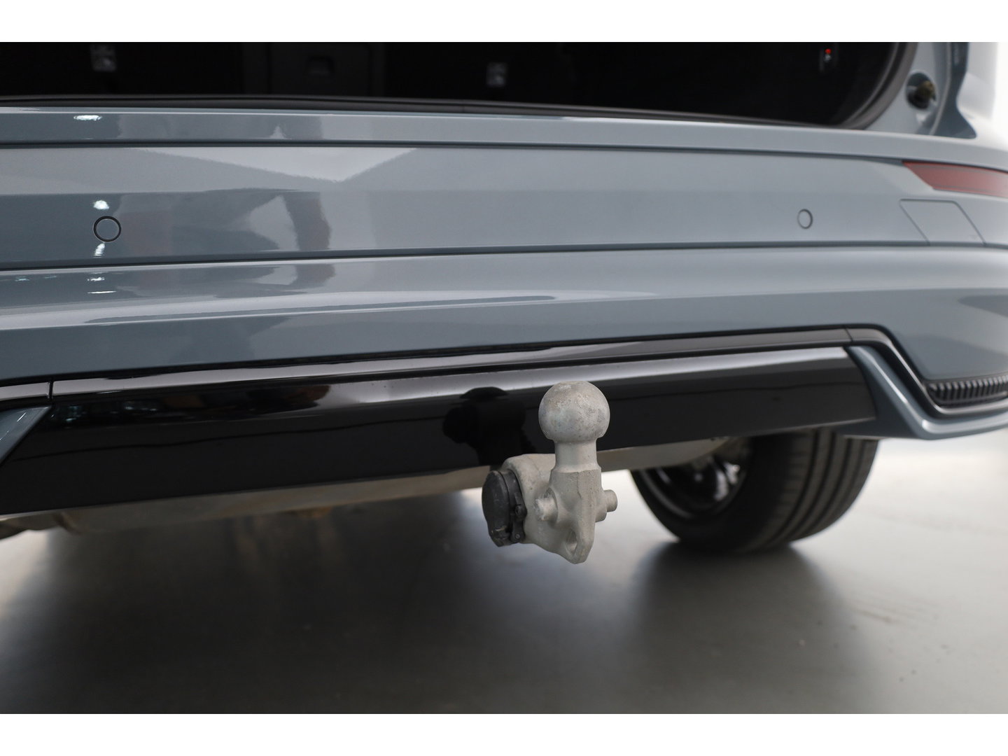 Volvo XC60 2.0 T6 Plug-in hybrid AWD Plus Dark | Prijs rijklaar | Pano | H&K Audio | Trekhaak | Elek. verstelbare sportstoelen| 21" |