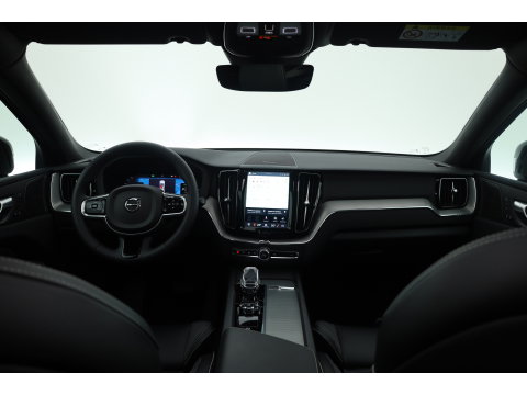 Volvo XC60 2.0 T6 Plug-in hybrid AWD Plus Dark | Prijs rijklaar | Pano | H&K Audio | Trekhaak | Elek. verstelbare sportstoelen| 21" |