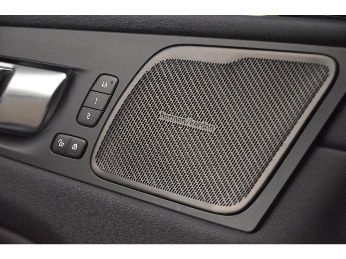 Volvo XC60 T6 Hybride AWD Plus Dark LONG RANGE| Panoramadak | Harman/Kardon | Camera | Stoel + Stuur Verwarmd |