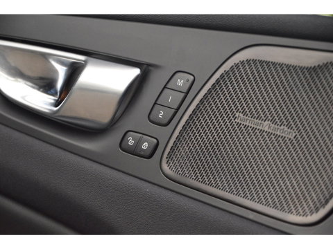 Volvo XC60 T6 Hybride AWD Plus Dark LONG RANGE| Panoramadak | Harman/Kardon | Camera | Stoel + Stuur Verwarmd |