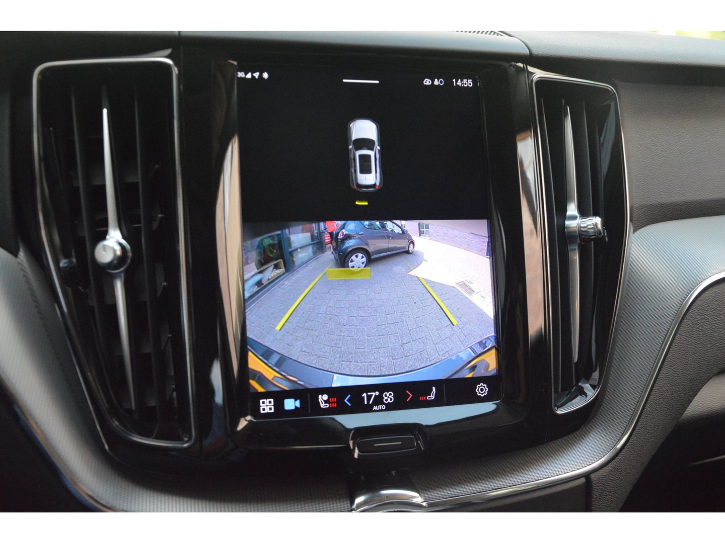 Volvo XC60 T6 Hybride AWD Plus Dark LONG RANGE| Panoramadak | Harman/Kardon | Camera | Stoel + Stuur Verwarmd |