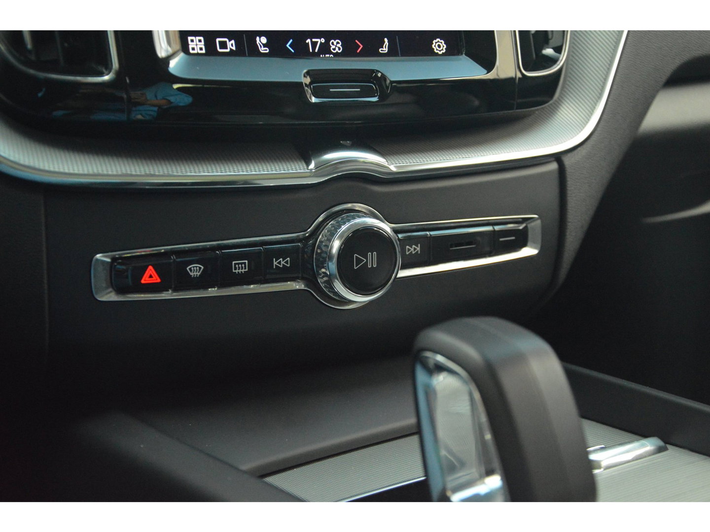 Volvo XC60 T6 Hybride AWD Plus Dark LONG RANGE| Panoramadak | Harman/Kardon | Camera | Stoel + Stuur Verwarmd |