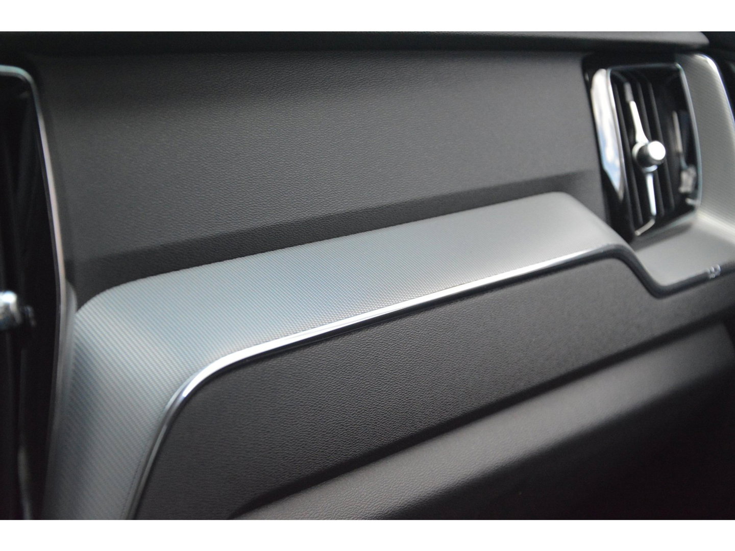 Volvo XC60 T6 Hybride AWD Plus Dark LONG RANGE| Panoramadak | Harman/Kardon | Camera | Stoel + Stuur Verwarmd |