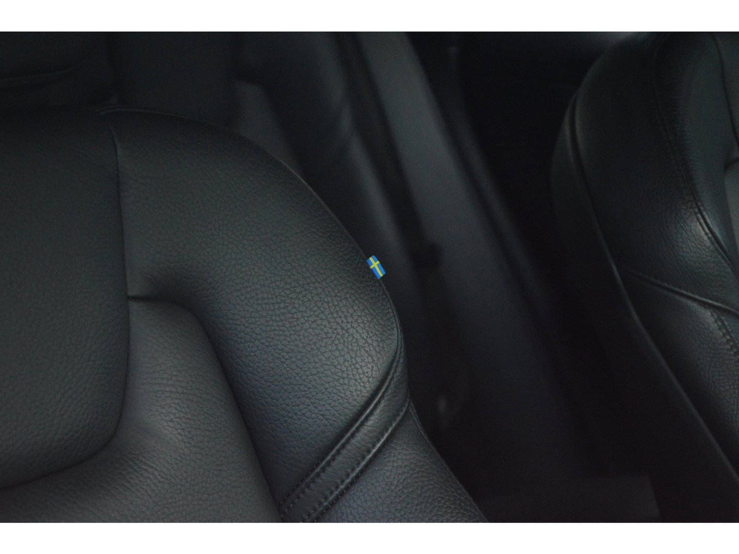 Volvo XC60 T6 Hybride AWD Plus Dark LONG RANGE| Panoramadak | Harman/Kardon | Camera | Stoel + Stuur Verwarmd |