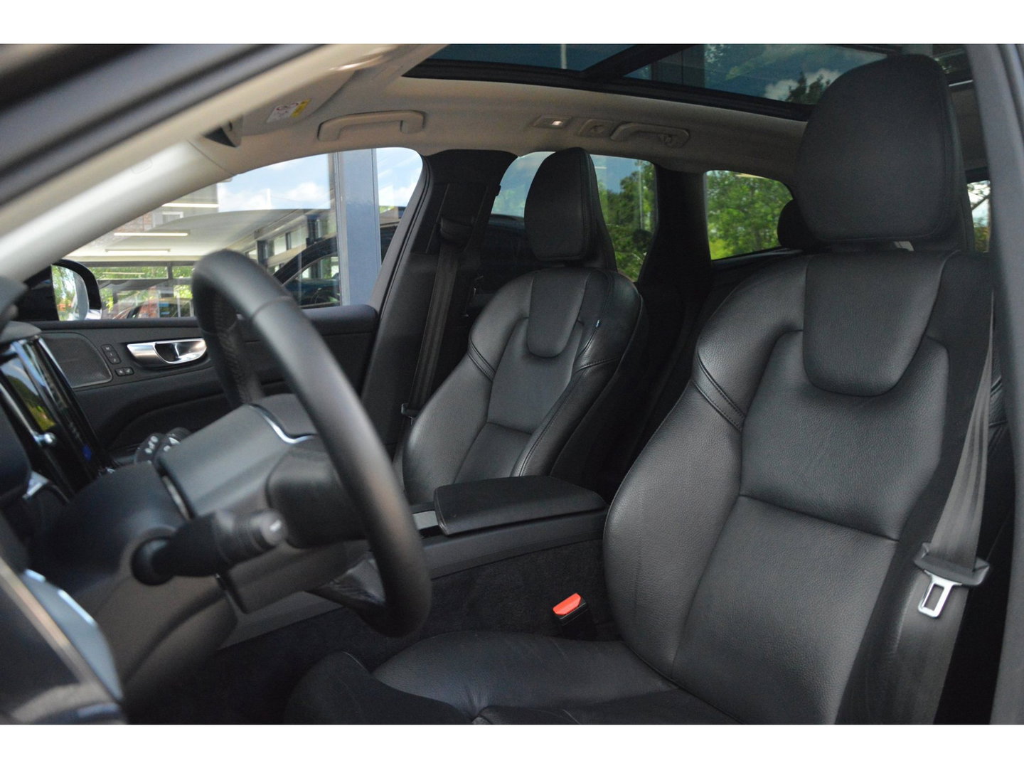Volvo XC60 T6 Hybride AWD Plus Dark LONG RANGE| Panoramadak | Harman/Kardon | Camera | Stoel + Stuur Verwarmd |