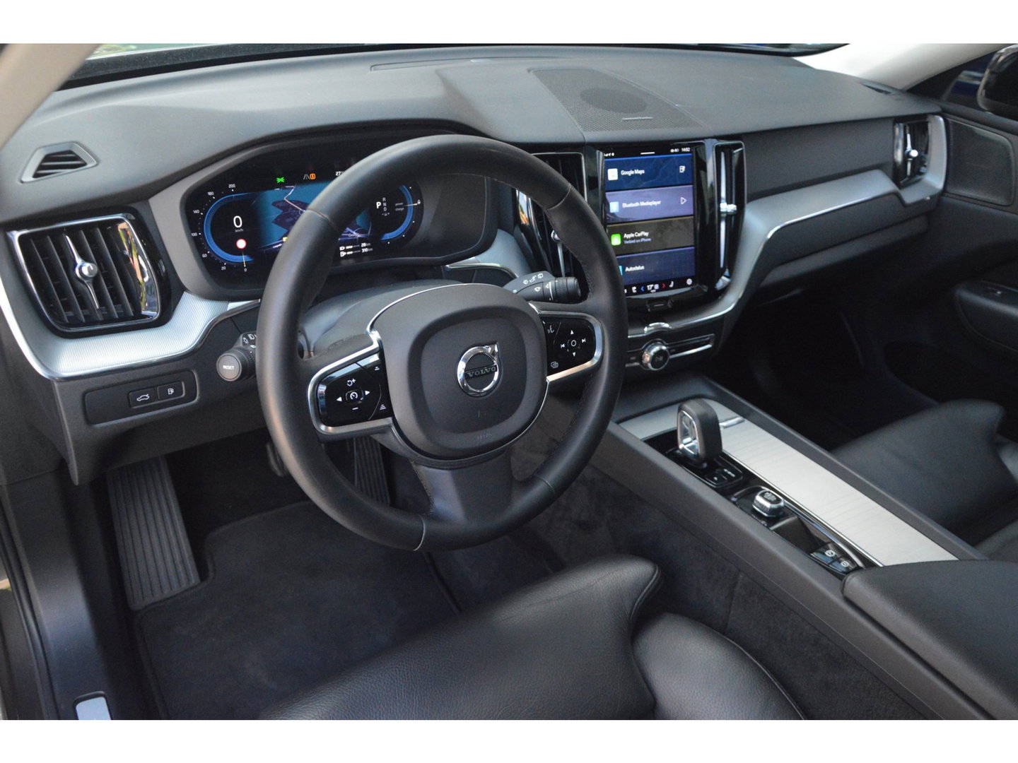 Volvo XC60 T6 Hybride AWD Plus Dark LONG RANGE| Panoramadak | Harman/Kardon | Camera | Stoel + Stuur Verwarmd |