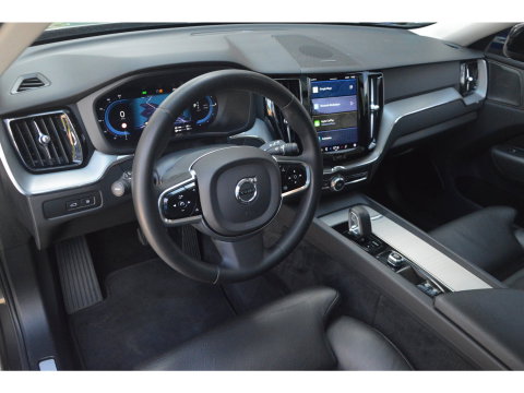 Volvo XC60 T6 Hybride AWD Plus Dark LONG RANGE| Panoramadak | Harman/Kardon | Camera | Stoel + Stuur Verwarmd |