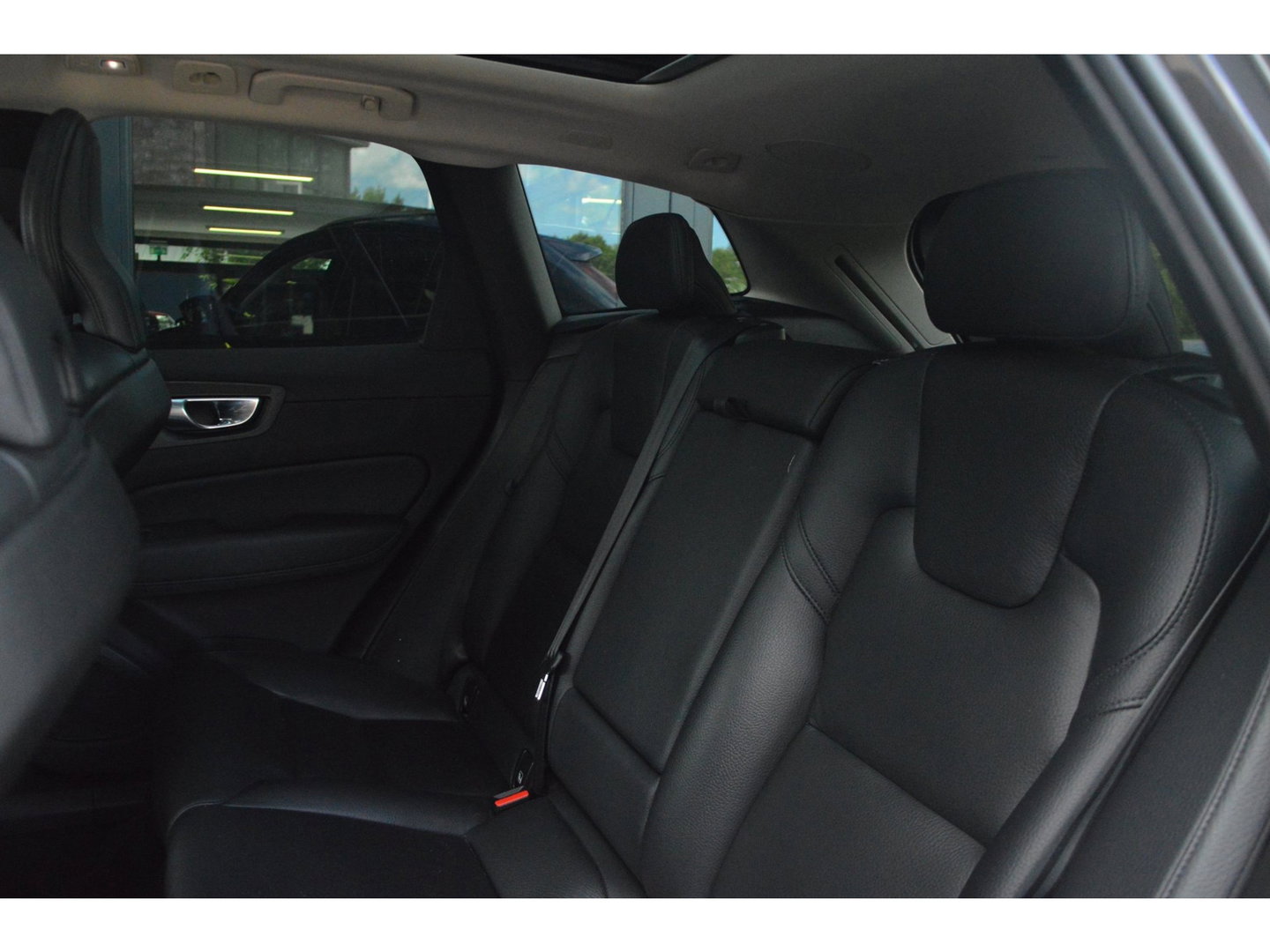 Volvo XC60 T6 Hybride AWD Plus Dark LONG RANGE| Panoramadak | Harman/Kardon | Camera | Stoel + Stuur Verwarmd |