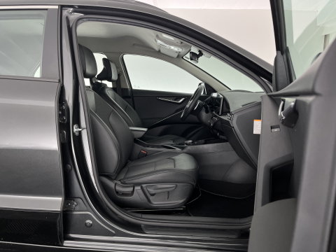 Kia Niro EV DynamicLine 64.8 kWh [3-Fase-11kW] {SoH-96%} (INCL.BTW) Aut. *LEATHER-FABRIC | ADAPTIVE-CRUISE | DIGI-COCKPIT | KEYLESS | CAMERA | DAB | COMFORTSEATS | SHIFTPADDLES | ECC | PDC | 17''ALU*