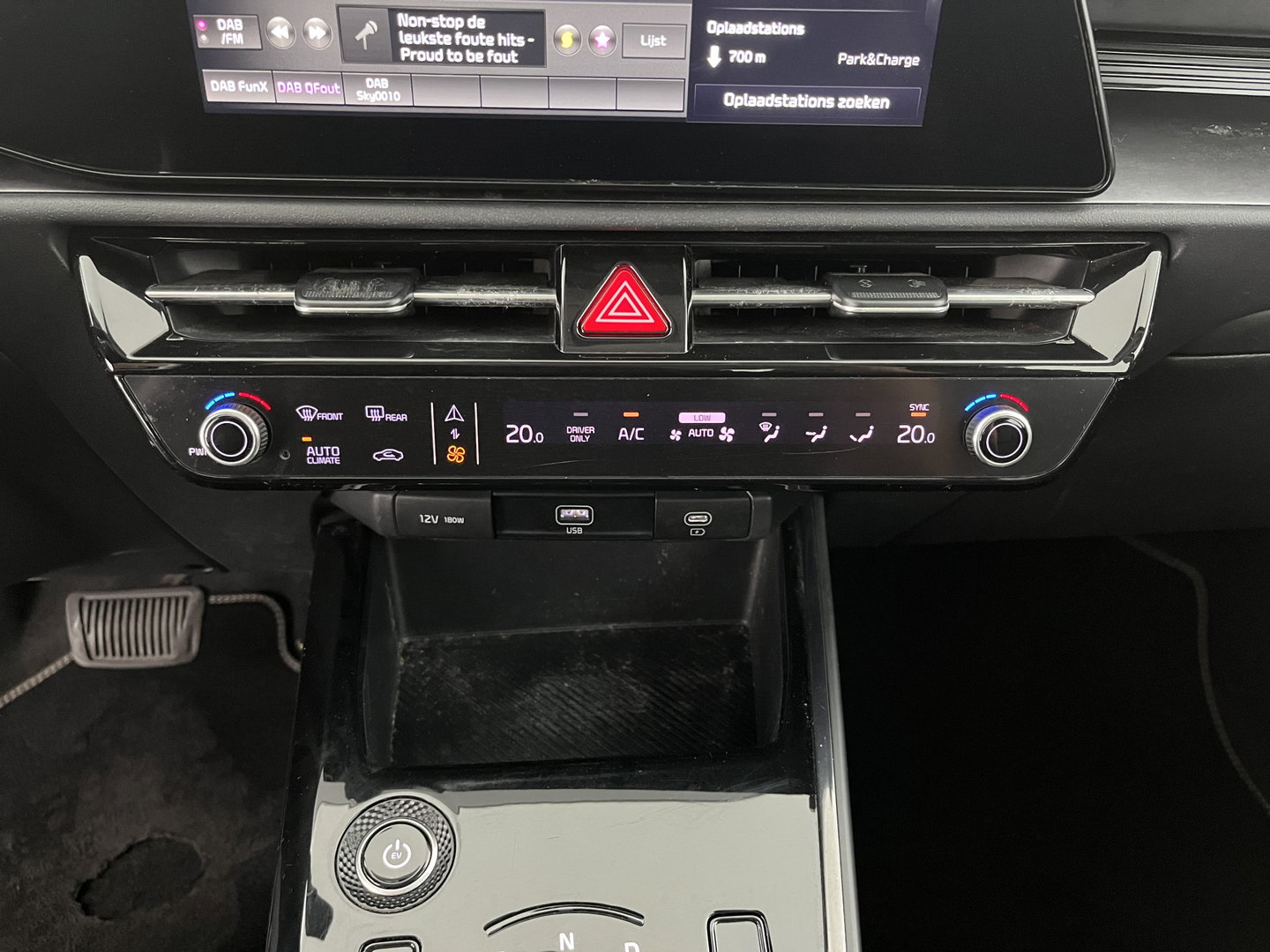 Kia Niro EV DynamicLine 64.8 kWh [3-Fase-11kW] {SoH-96%} (INCL.BTW) Aut. *LEATHER-FABRIC | ADAPTIVE-CRUISE | DIGI-COCKPIT | KEYLESS | CAMERA | DAB | COMFORTSEATS | SHIFTPADDLES | ECC | PDC | 17''ALU*