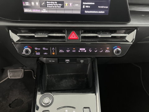 Kia Niro EV DynamicLine 64.8 kWh [3-Fase-11kW] {SoH-96%} (INCL.BTW) Aut. *LEATHER-FABRIC | ADAPTIVE-CRUISE | DIGI-COCKPIT | KEYLESS | CAMERA | DAB | COMFORTSEATS | SHIFTPADDLES | ECC | PDC | 17''ALU*