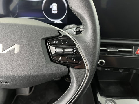 Kia Niro EV DynamicLine 64.8 kWh [3-Fase-11kW] {SoH-96%} (INCL.BTW) Aut. *LEATHER-FABRIC | ADAPTIVE-CRUISE | DIGI-COCKPIT | KEYLESS | CAMERA | DAB | COMFORTSEATS | SHIFTPADDLES | ECC | PDC | 17''ALU*