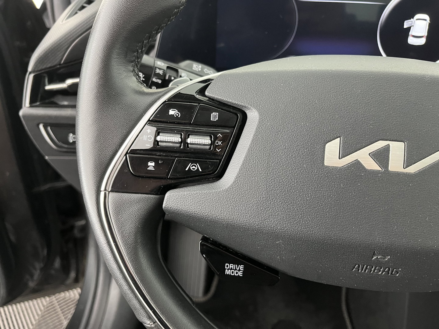 Kia Niro EV DynamicLine 64.8 kWh [3-Fase-11kW] {SoH-96%} (INCL.BTW) Aut. *LEATHER-FABRIC | ADAPTIVE-CRUISE | DIGI-COCKPIT | KEYLESS | CAMERA | DAB | COMFORTSEATS | SHIFTPADDLES | ECC | PDC | 17''ALU*