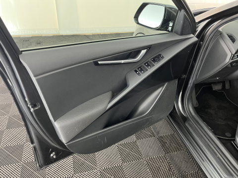 Kia Niro EV DynamicLine 64.8 kWh [3-Fase-11kW] {SoH-96%} (INCL.BTW) Aut. *LEATHER-FABRIC | ADAPTIVE-CRUISE | DIGI-COCKPIT | KEYLESS | CAMERA | DAB | COMFORTSEATS | SHIFTPADDLES | ECC | PDC | 17''ALU*